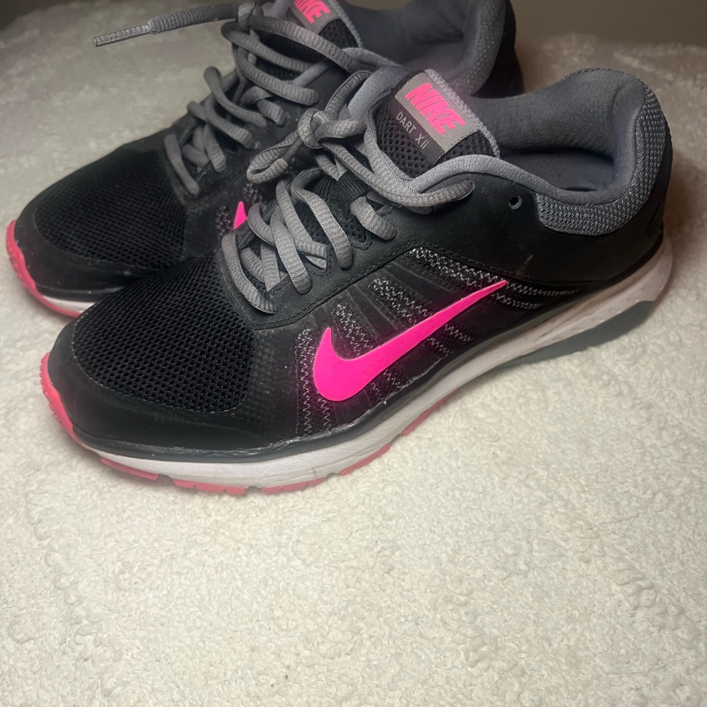 Nike Women's Black and Pink Running Shoes